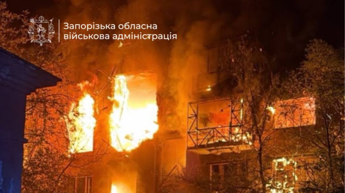 Пошкоджені багатоповерхівки в Запоріжжі після атаки безпілотників 12 липня 2026 року