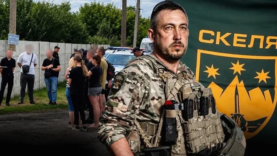 Станіслав Лучанов у скляному боксі в залі Рокитнянського районного суду Київської області під час обрання запобіжного заходу