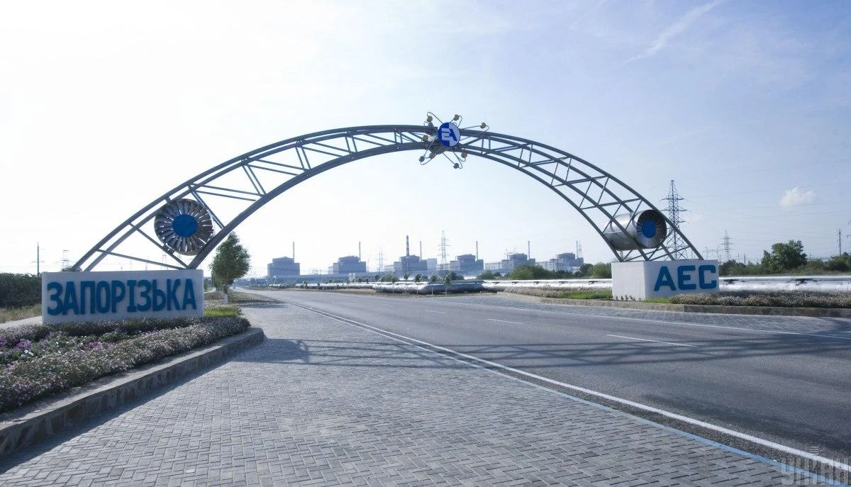 Супутниковий знімок траси М18 між Мелітополем і Генічеськом із високовольтною лінією електропередачі