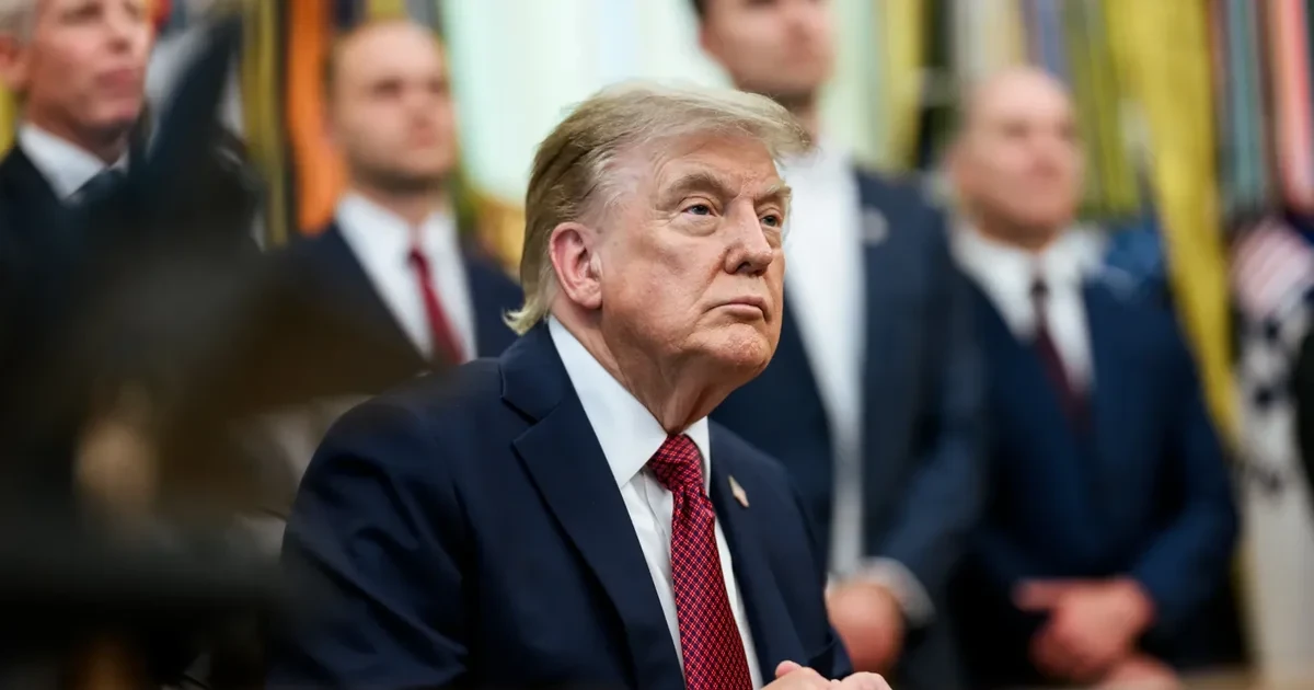 Президент США Дональд Трамп під час спілкування з журналістами