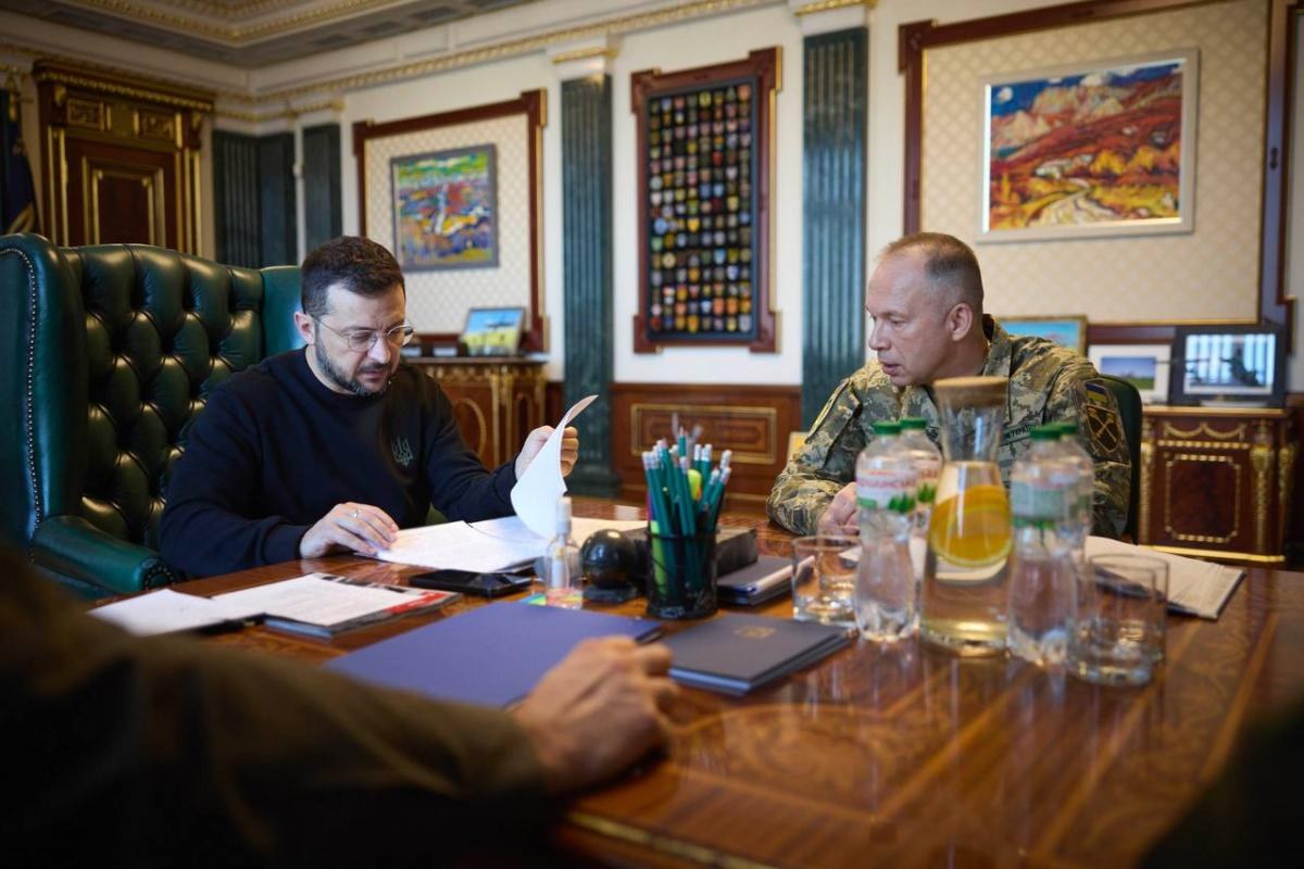 Президент України Володимир Зеленський і головнокомандувач Збройних сил України Олександр Сирський